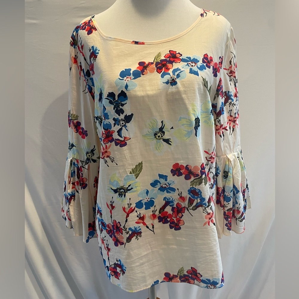 100% cotton flower print, cream top with 3/4 flare sleeves, size L